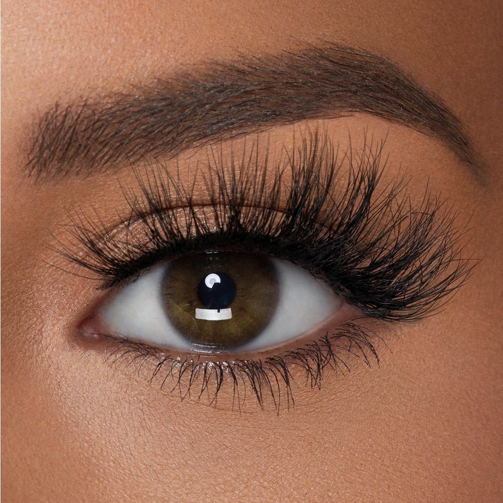 Lilly Lashes in Miami - Picture 2 of 6
